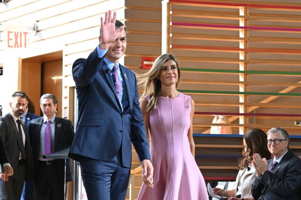 El presidente del Gobierno, Pedro Sánchez, y su mujer, Begoña Gómez, a su llegada al acto Goalkeepers de la Fundación Bill y Melinda Gates.